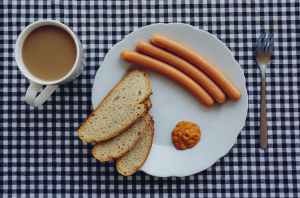 bread coffee wurst breakfest